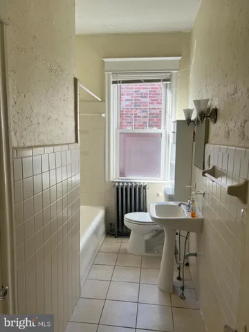 $1,675 | 213 East Main Street, Maple Shade, NJ 08052