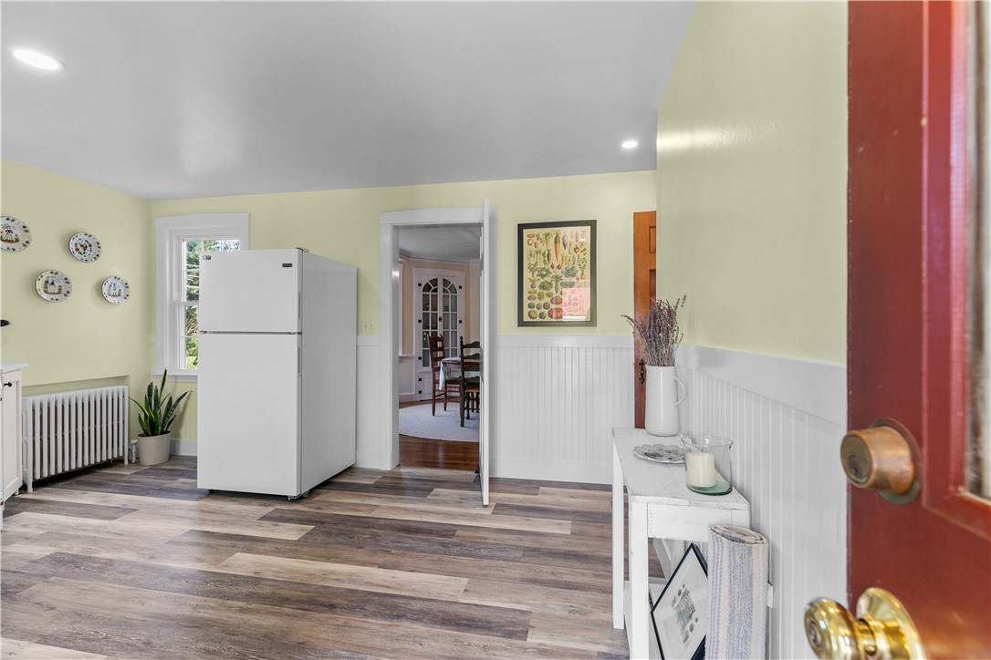 72 Kane Avenue Middletown, RI 02842 - Photo 2 of 26