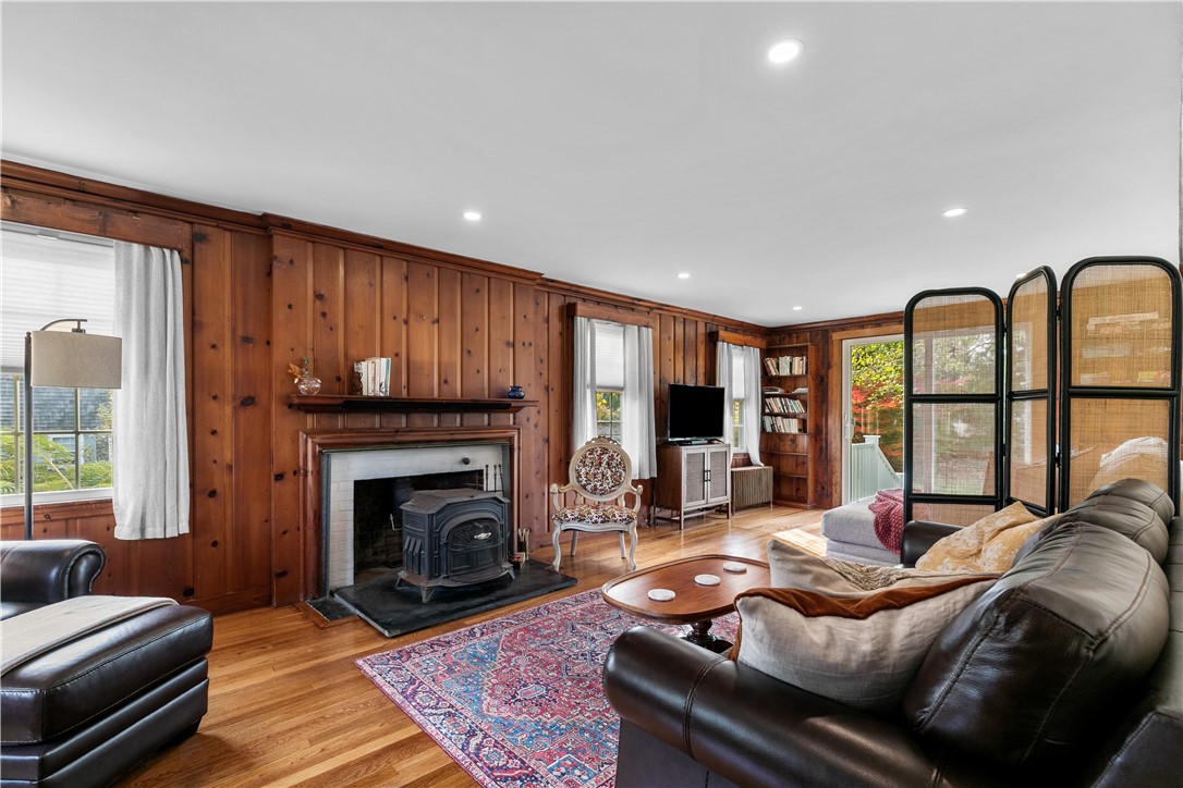 72 Kane Avenue Middletown, RI 02842 - Photo 7 of 26