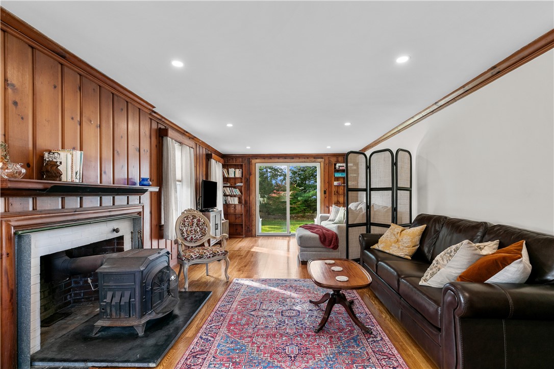 72 Kane Avenue Middletown, RI 02842 - Photo 8 of 26