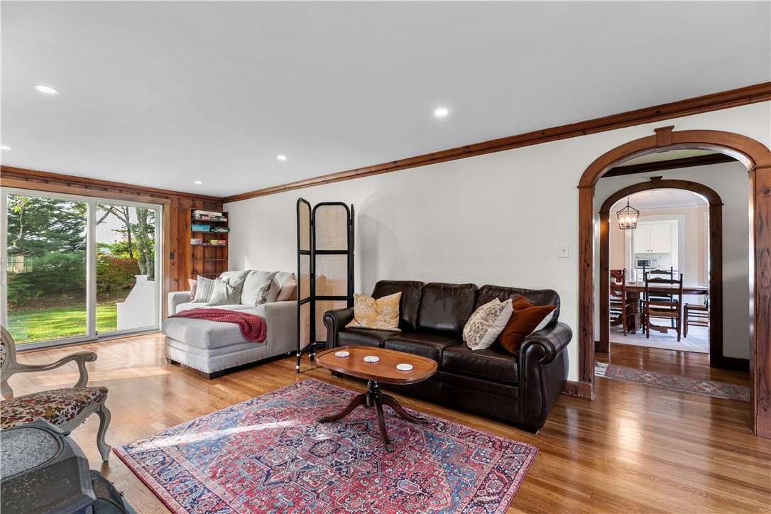 72 Kane Avenue Middletown, RI 02842 - Photo 9 of 26