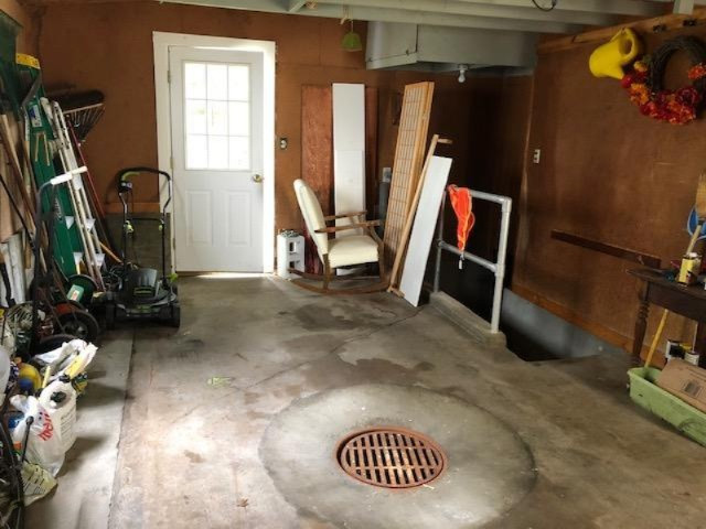 1461 Ridge Avenue Muskegon, MI 49441 - Photo 28 of 34 Garage- basement entrance
