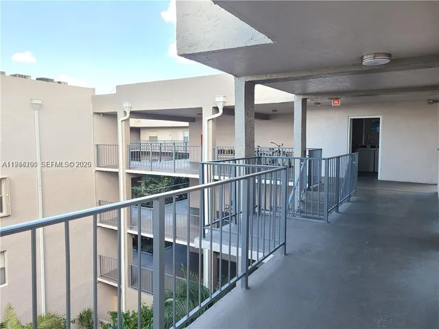 $115,000 | 2821 Somerset Drive, Unit 400, Lauderdale Lakes, FL 33311