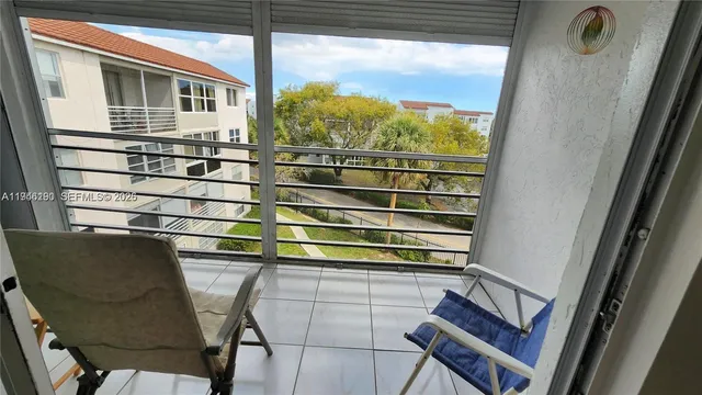 $115,000 | 2821 Somerset Drive, Unit 400, Lauderdale Lakes, FL 33311