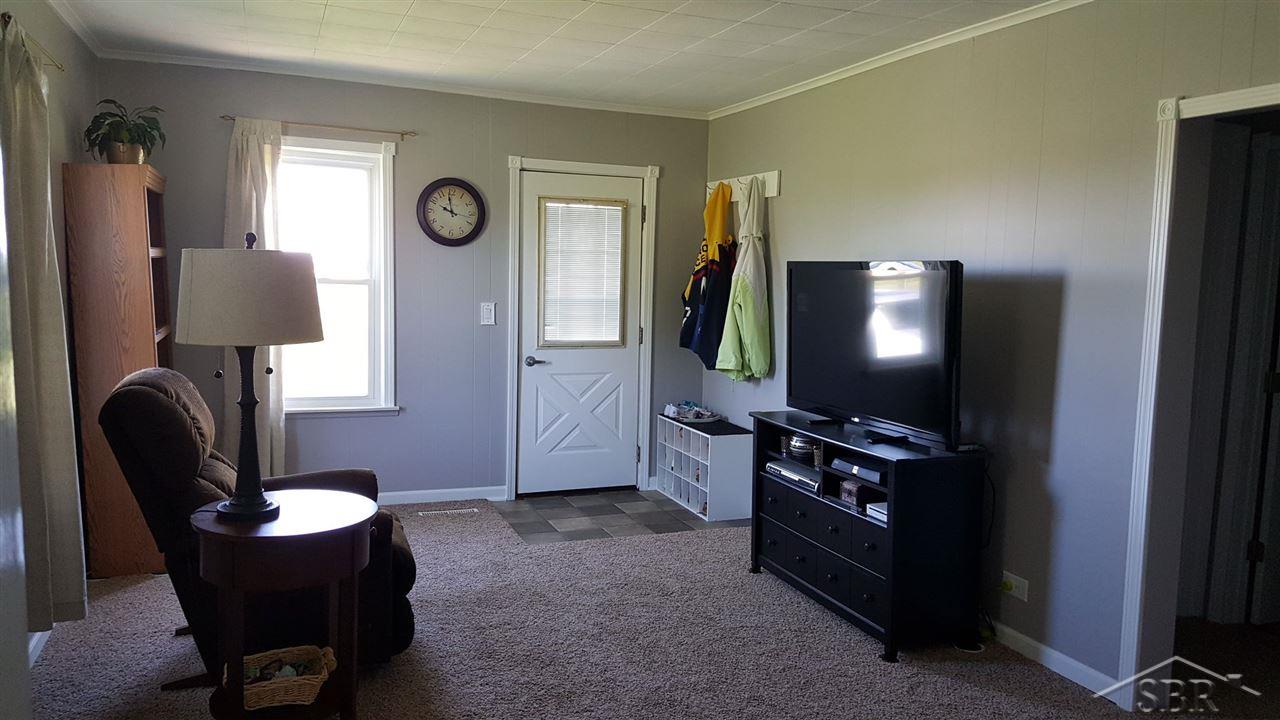 224 Delta Road Freeland, MI 48623 - Photo 4 of 15 31293301-3.JPG