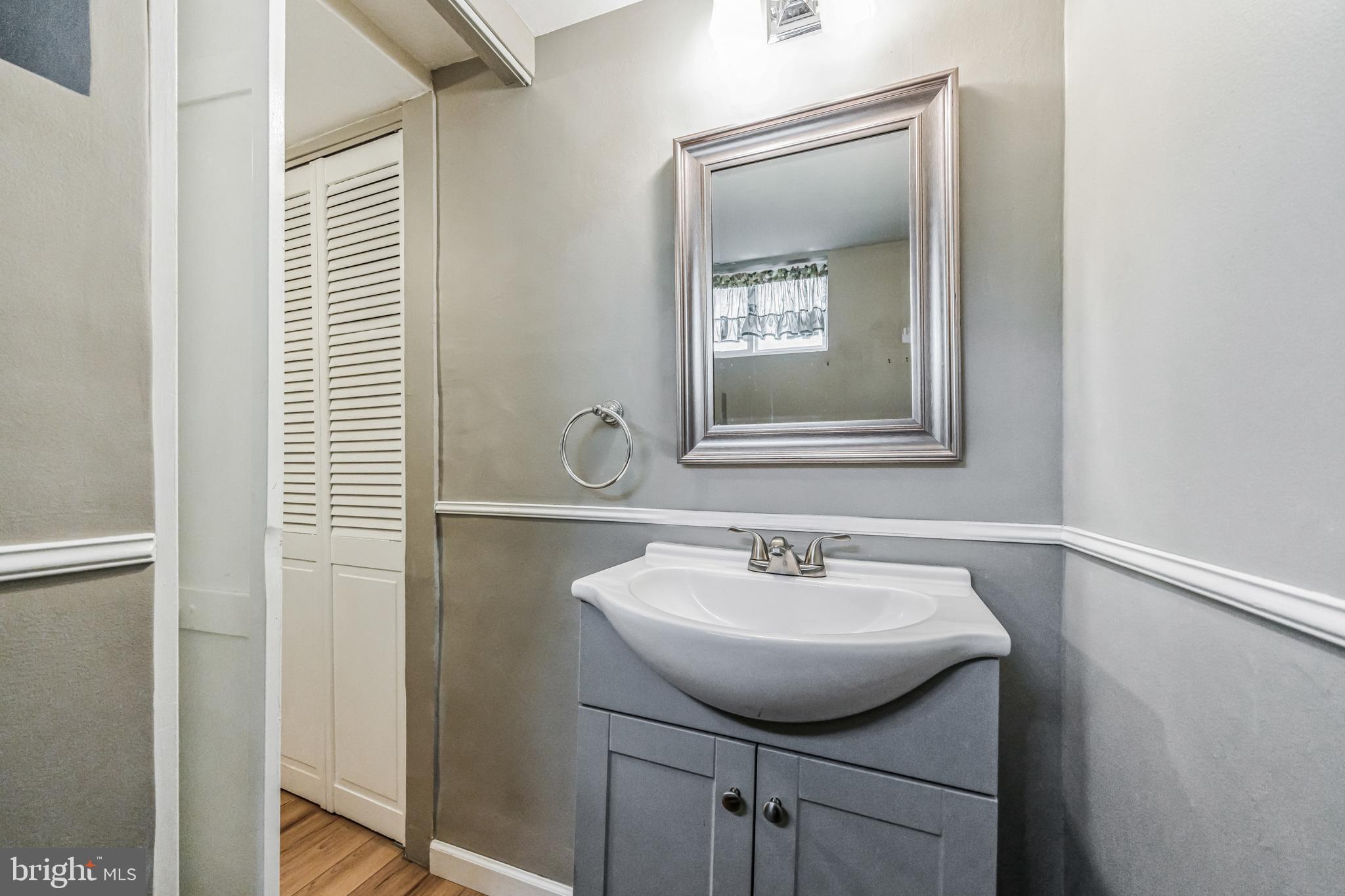 709 Windsor Place Wallingford, PA 19086 - Photo 18 of 35 Powder room