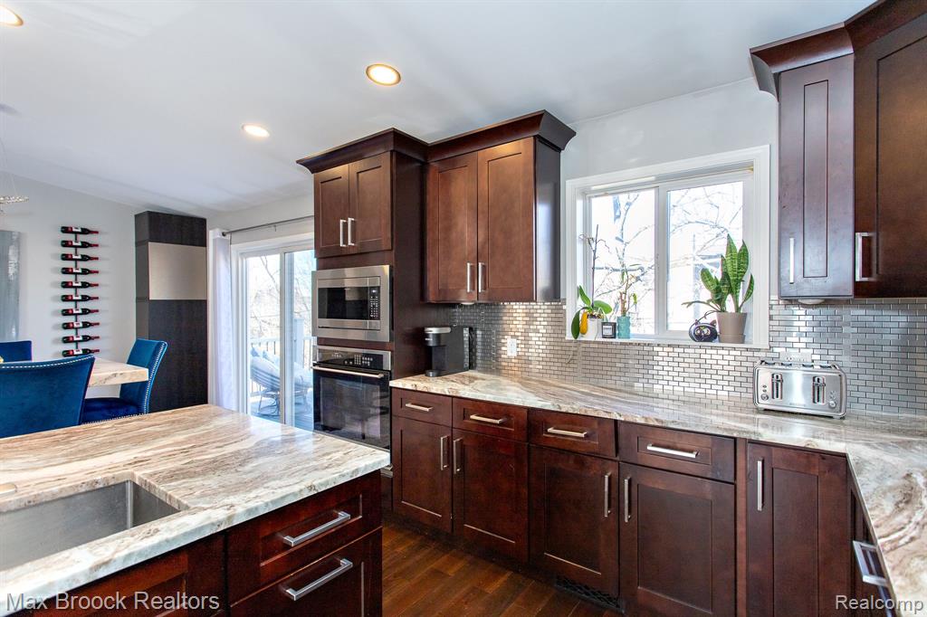 3918 Crooks Road Rochester Hills, MI 48309 - Photo 11 of 66