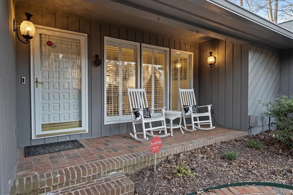 16 Sandy Cove Road Lake Wylie, SC 29710 - Photo 2 of 41 Gallery Image 2
