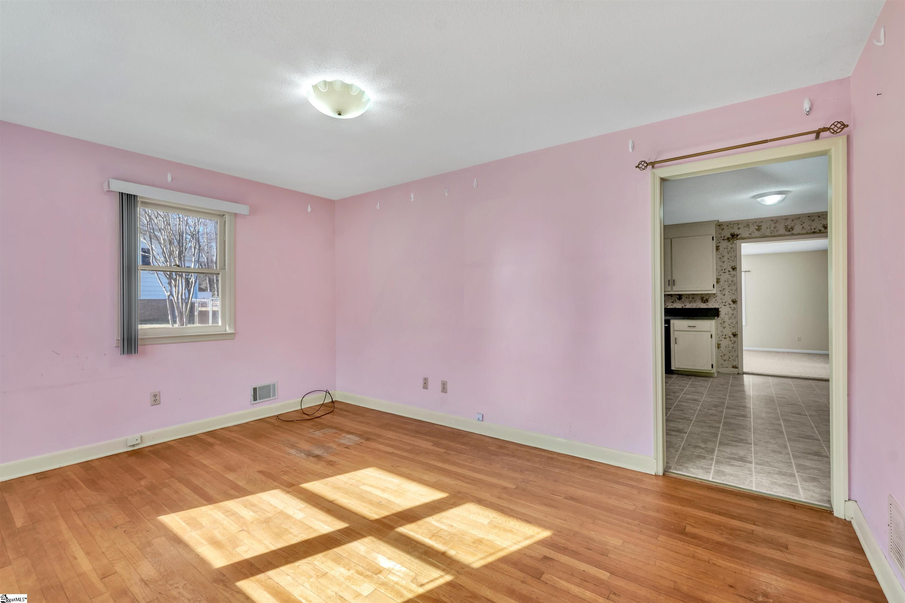 125 State Rd S-42-8392 Boiling Springs, SC 29316 - Photo 3 of 24 Gallery Image 3