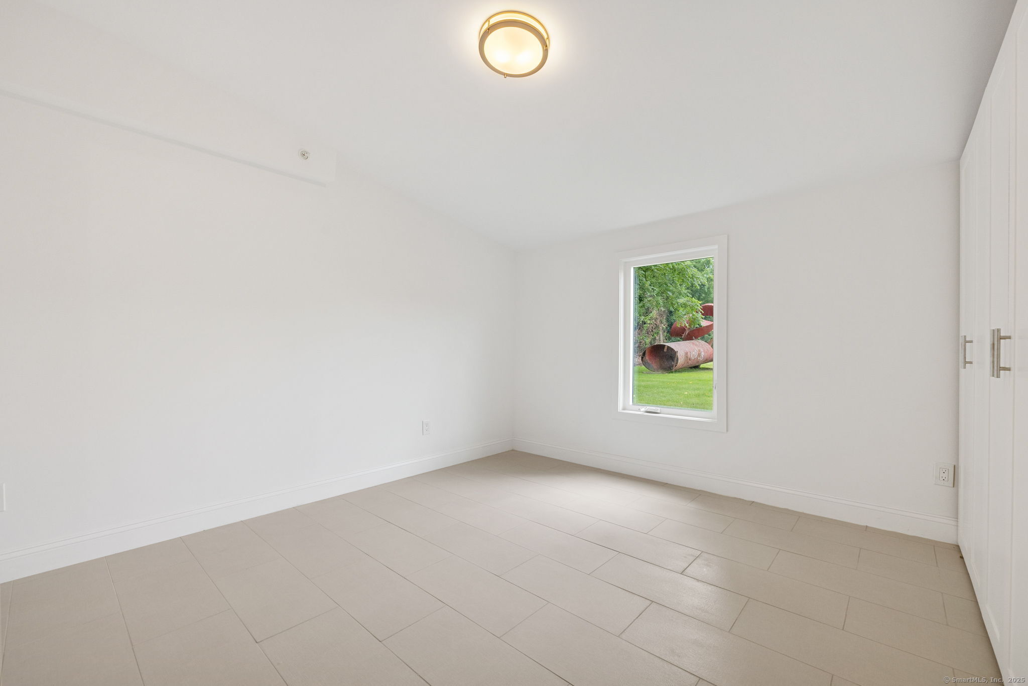 529 Danbury Road, Unit C Wilton, CT 06897 - Photo 11 of 21 an empty room with windows