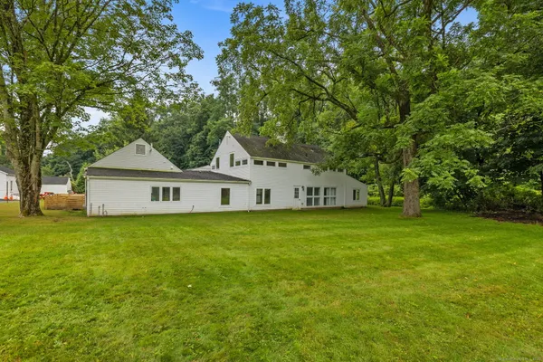 $2,850 | 529 Danbury Road, Unit C, Wilton, CT 06897