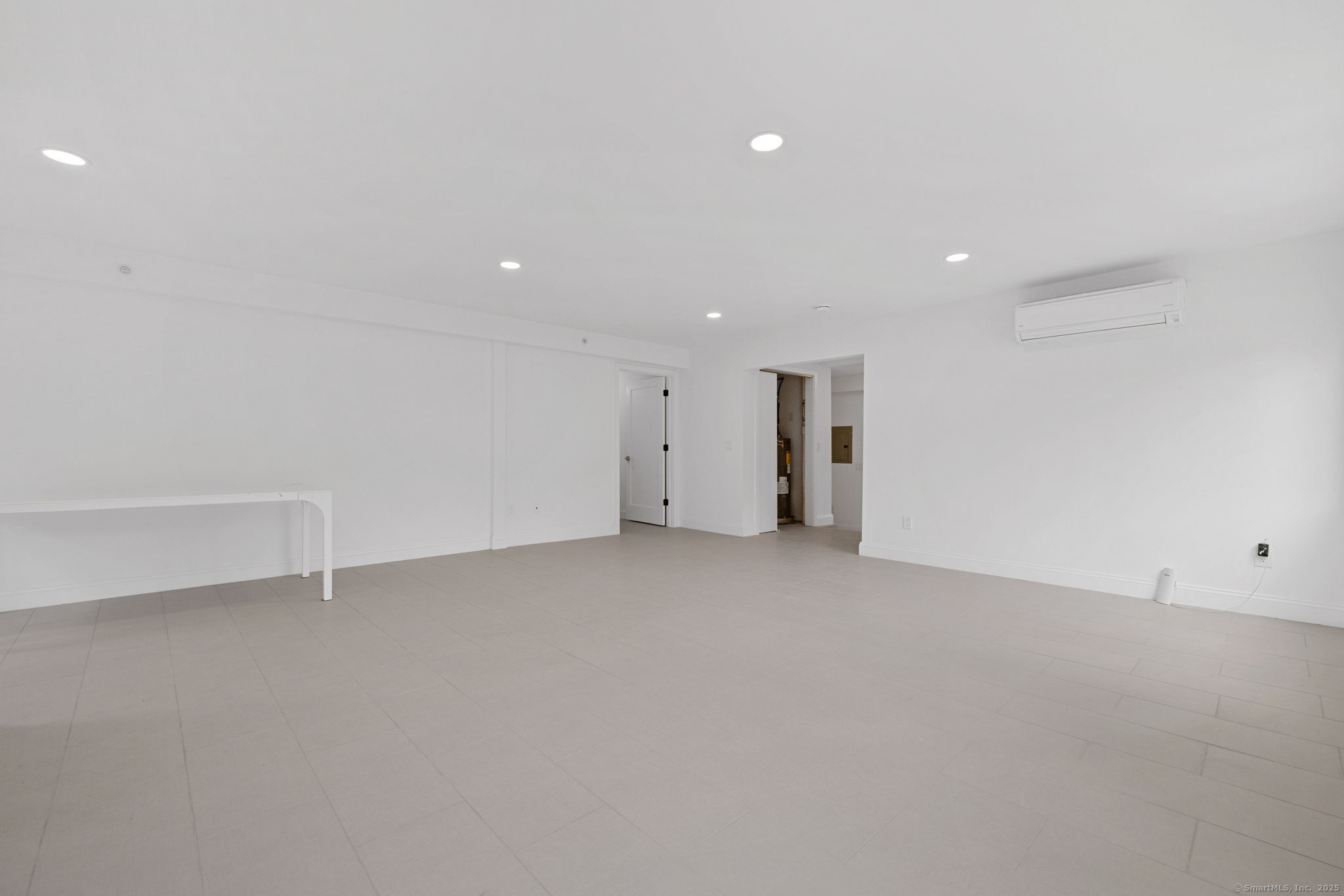 529 Danbury Road, Unit C Wilton, CT 06897 - Photo 8 of 21 a view of an empty room