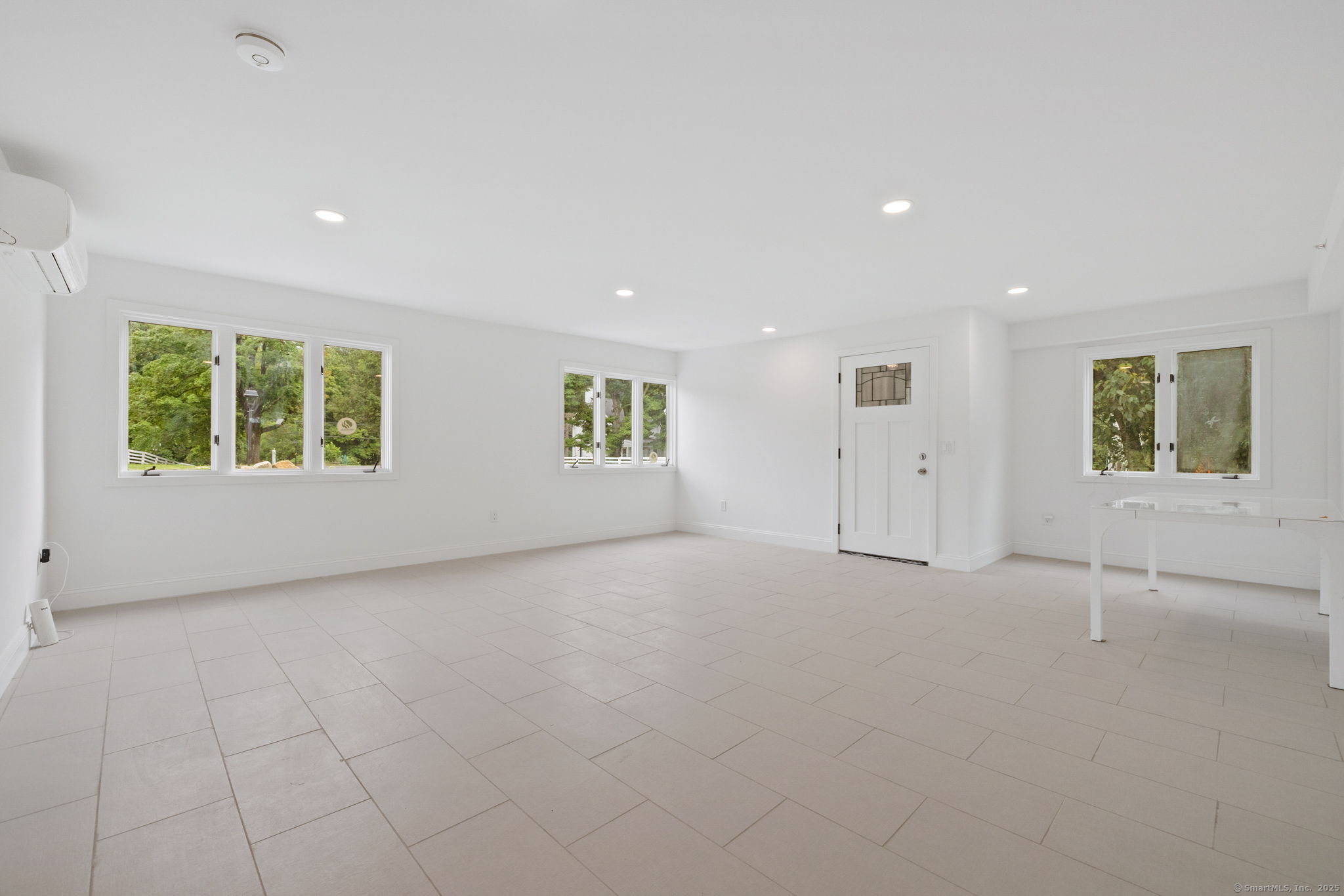 529 Danbury Road, Unit C Wilton, CT 06897 - Photo 10 of 21 an empty room with windows