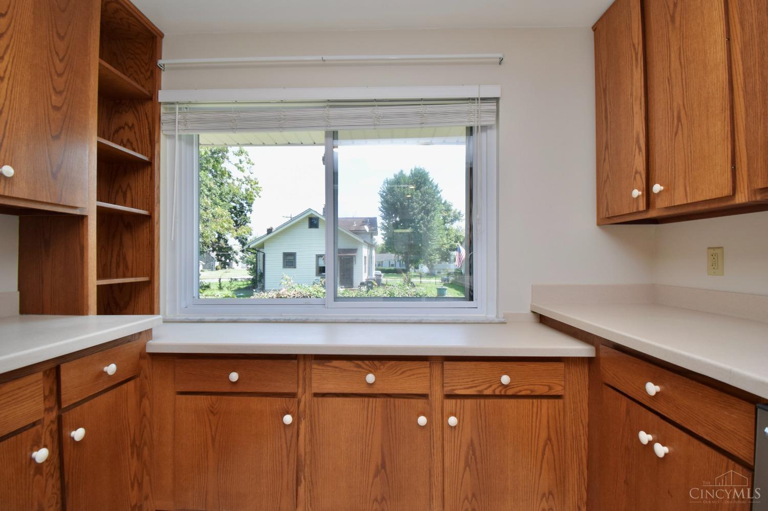 3137 Compton Road Cincinnati, OH 45251 - Photo 13 of 37