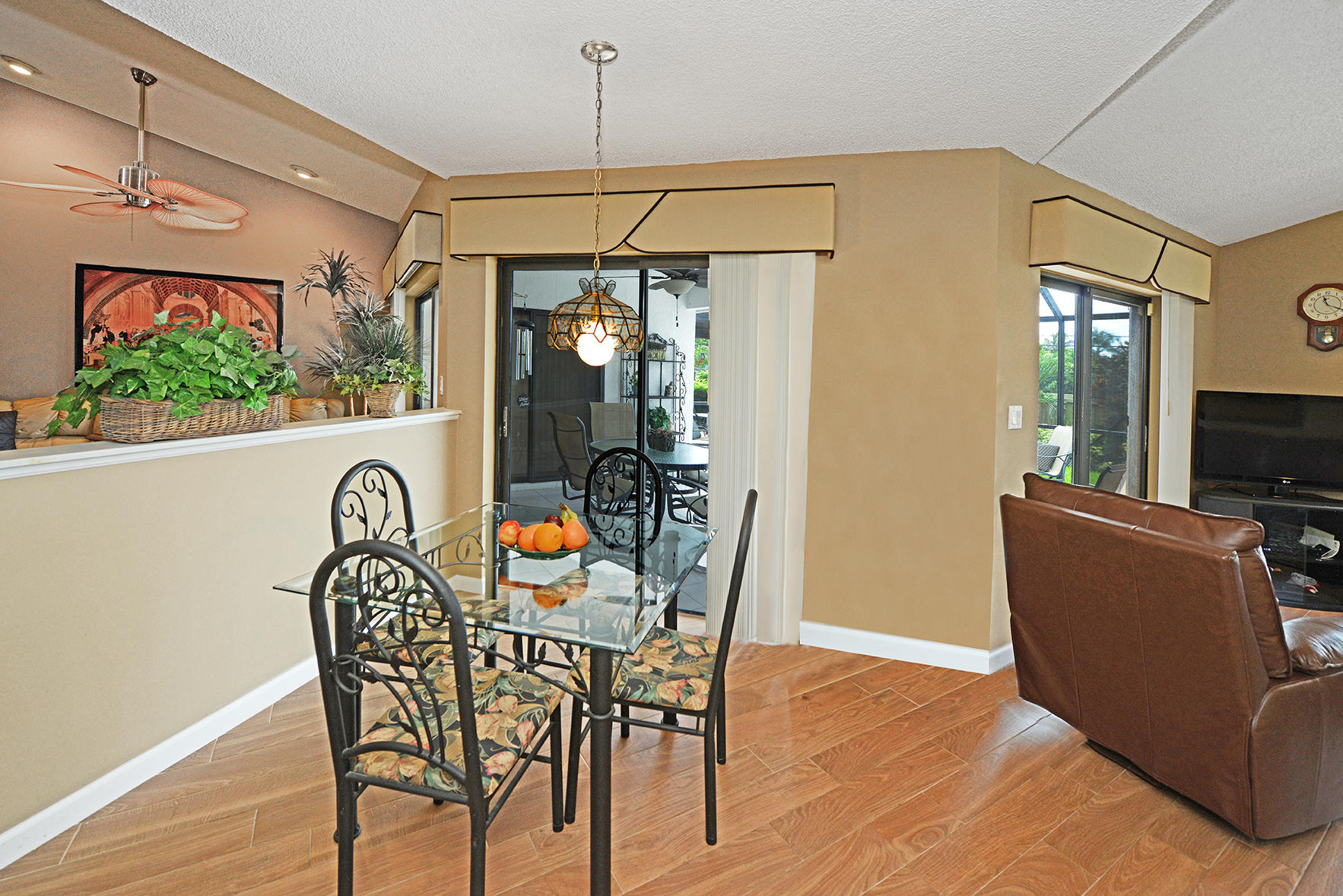 1906 Northwest 8th Street Boca Raton, FL 33486 - Photo 13 of 37 EATING AREA KITCHEN