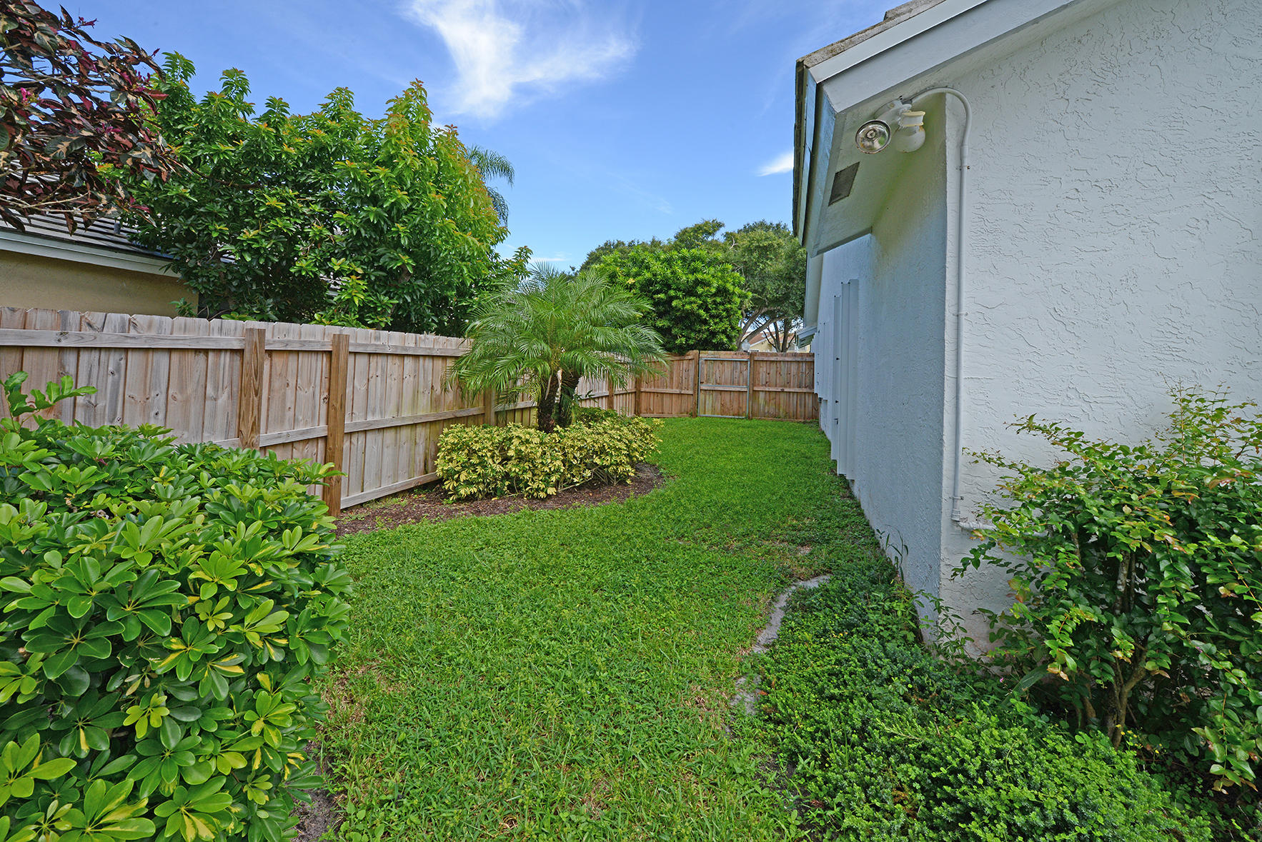 1906 Northwest 8th Street Boca Raton, FL 33486 - Photo 36 of 37 SIDE YARD