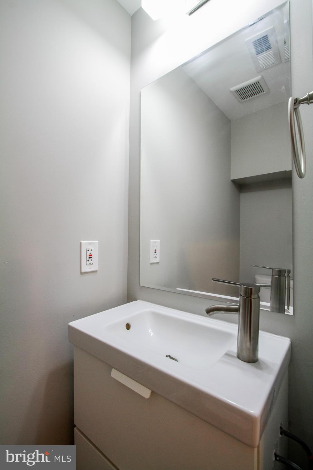 1850 L Street Northeast Washington, DC 20002 - Photo 12 of 19 Bath