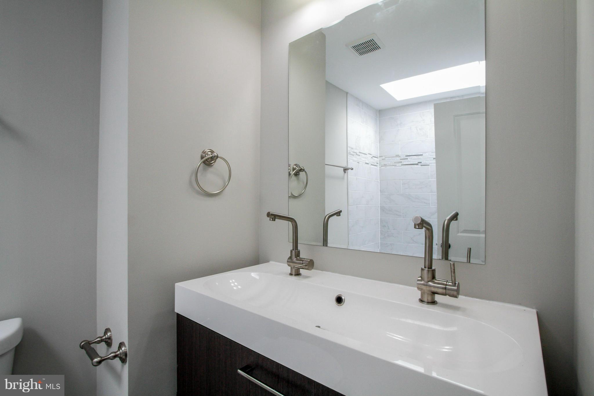 1850 L Street Northeast Washington, DC 20002 - Photo 14 of 19 Bath