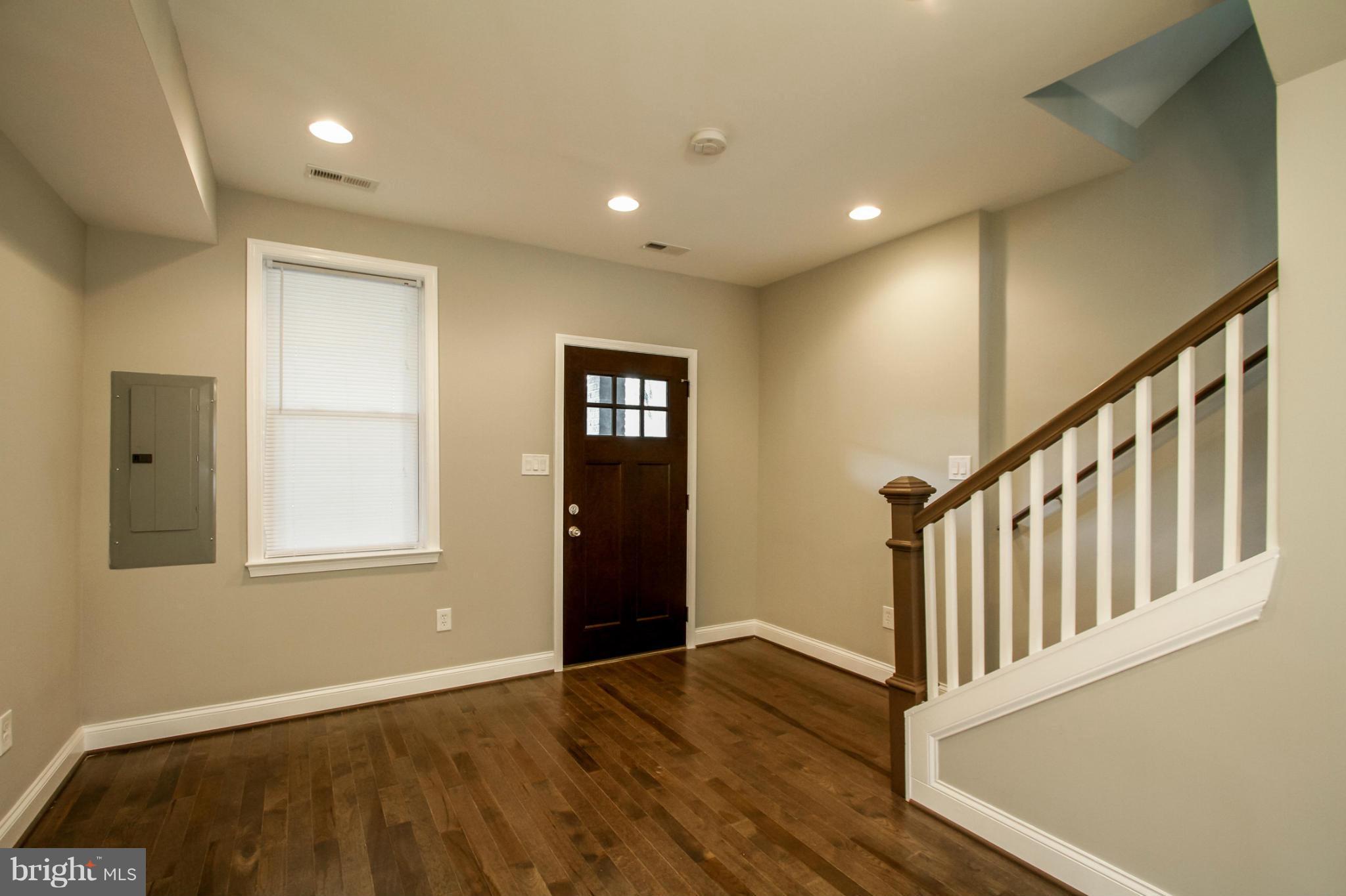 1850 L Street Northeast Washington, DC 20002 - Photo 3 of 19 Living Room