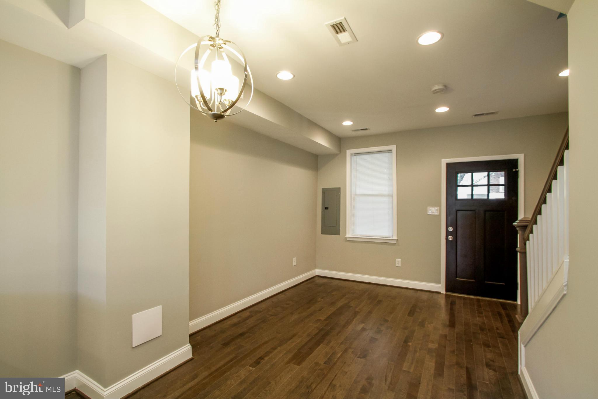1850 L Street Northeast Washington, DC 20002 - Photo 4 of 19 Living Room