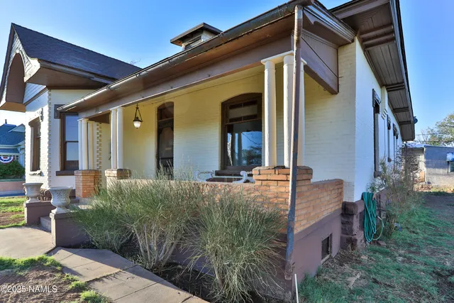 a front view of house with yard