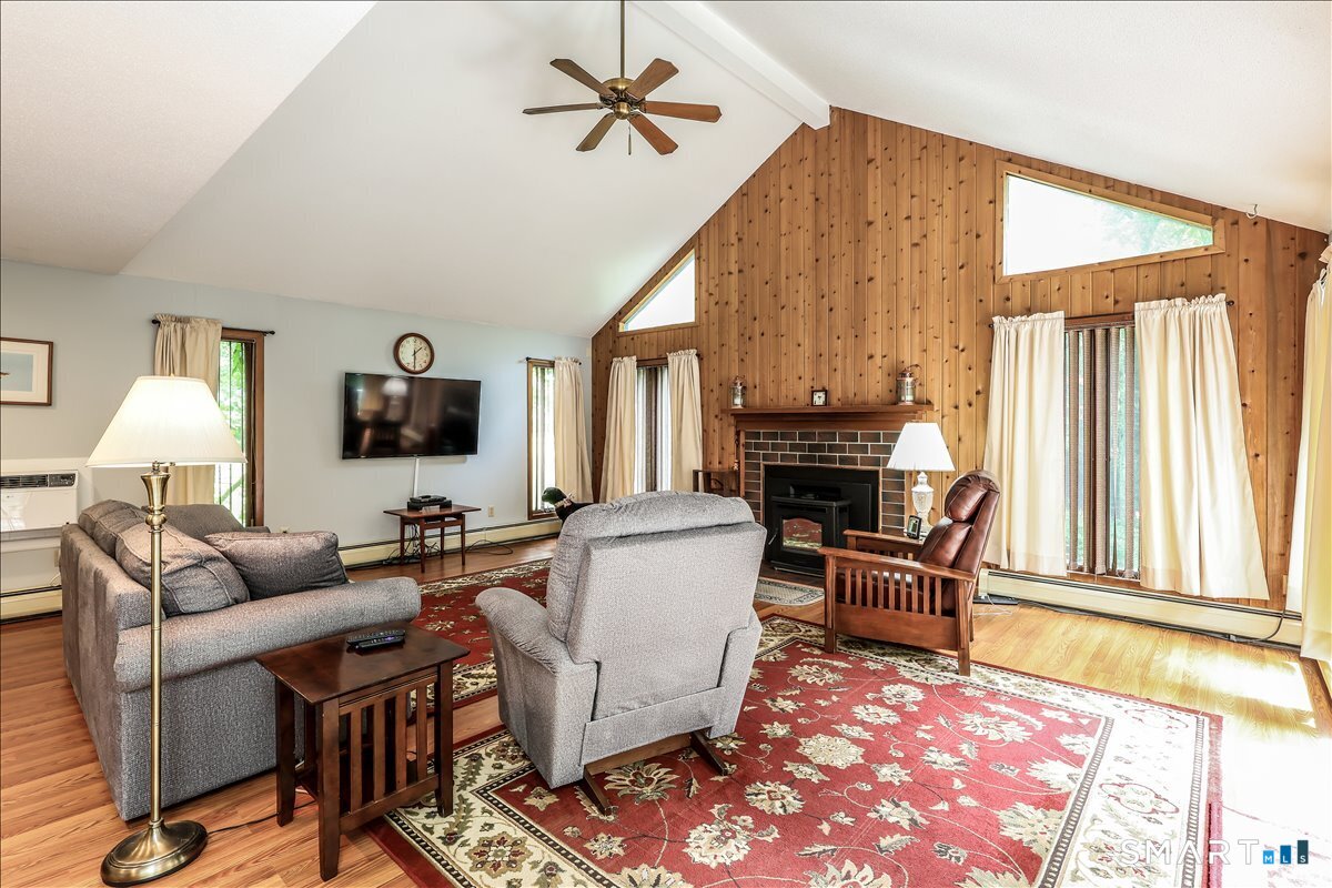 4 Deerfield Road Brookfield, CT 06804 - Photo 5 of 38 Gallery Image 5