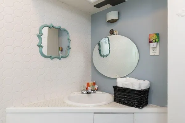 $1,300 | 1009 1/2 Furman Avenue, Corpus Christi, TX 78404