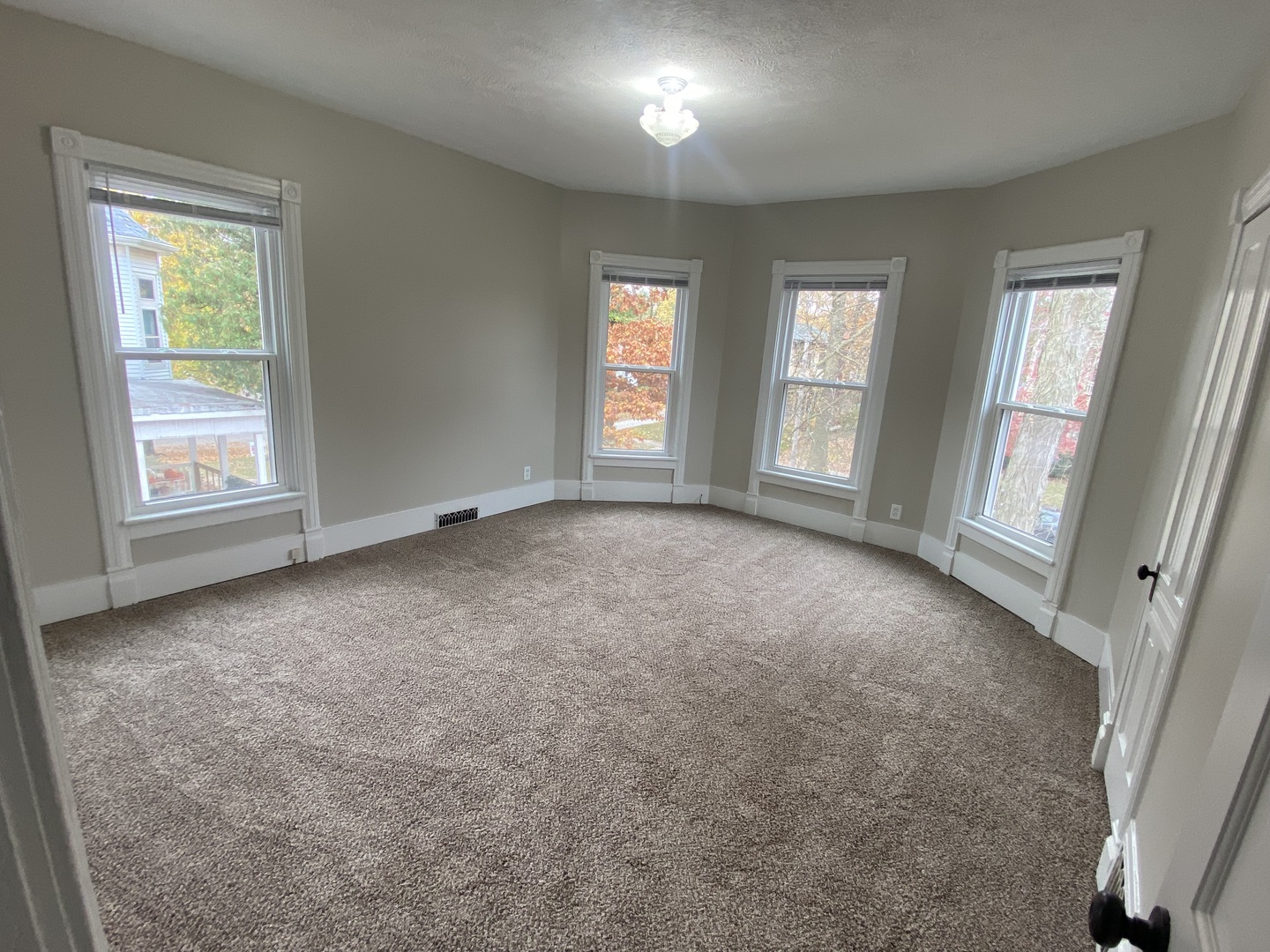 612 1/2 East Chestnut Street, Unit 2 Bloomington, IL 61701 - Photo 6 of 8 an empty room with windows