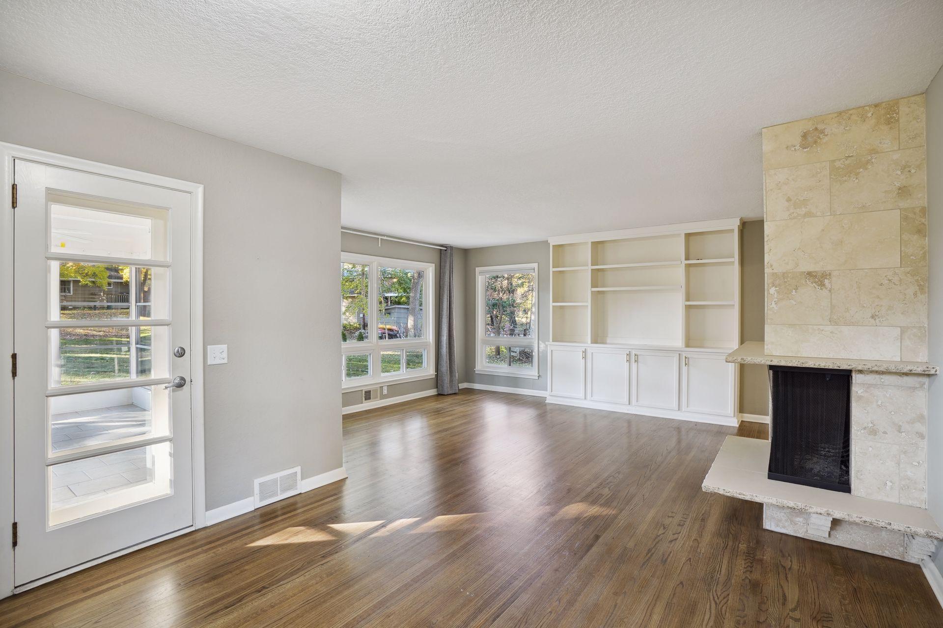 11421 Oakvale Road North Minnetonka, MN 55305 - Photo 3 of 30 Gallery Image 3