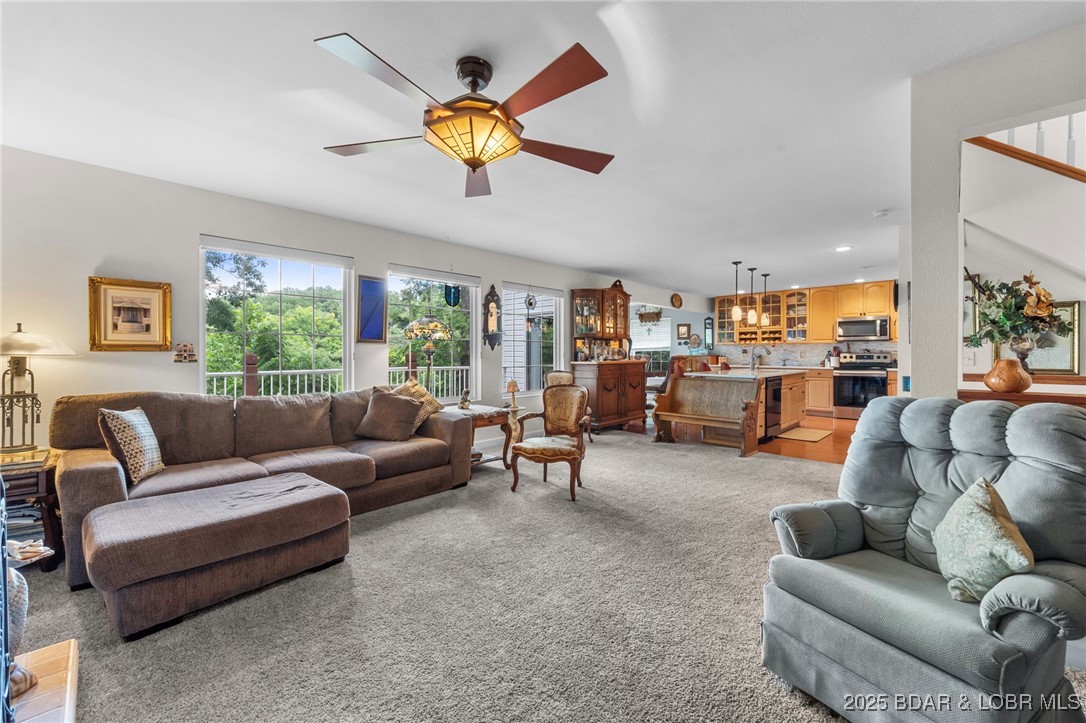 1008 South Beacon Ridge Lake Ozark, MO 65049 - Photo 13 of 50 Spacious living room