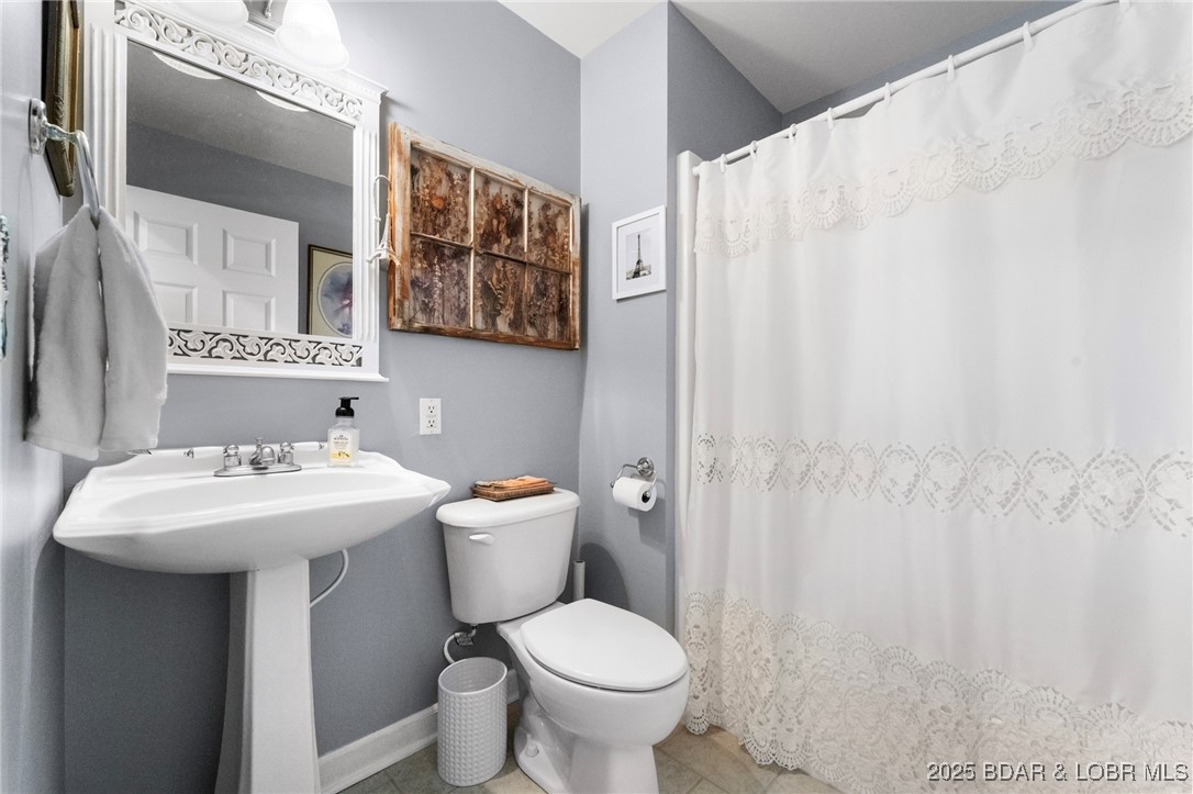 1008 South Beacon Ridge Lake Ozark, MO 65049 - Photo 18 of 50 Main level full bathroom