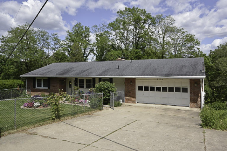 4706 Ravine Road Kalamazoo, MI 49004 - Photo 1 of 40 4706Ravine_01