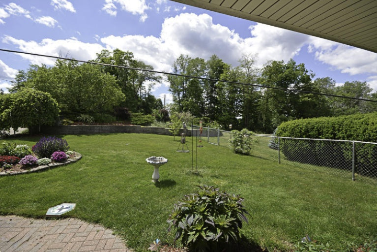 4706 Ravine Road Kalamazoo, MI 49004 - Photo 5 of 40 4706Ravine_29