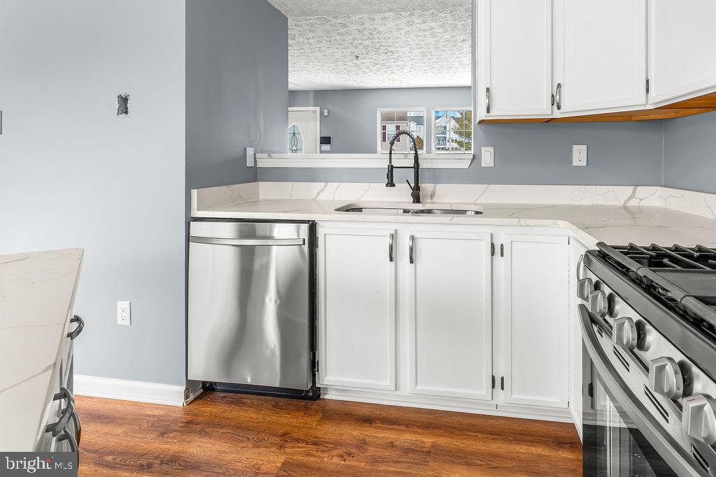 7711 Cornerstone Way Baltimore, MD 21244 - Photo 9 of 33 a kitchen with stainless steel appliances granite countertop a sink stove and refrigerator