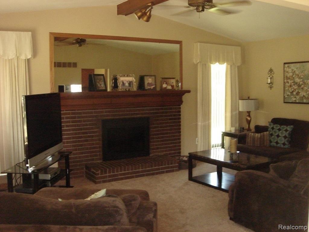702 Baker Street Rochester, MI 48307 - Photo 2 of 11 Family Room