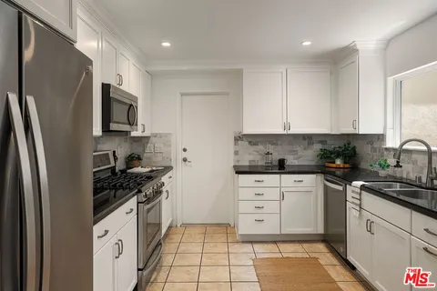$1,450,000 | 32 Village Parkway, Santa Monica, CA 90405