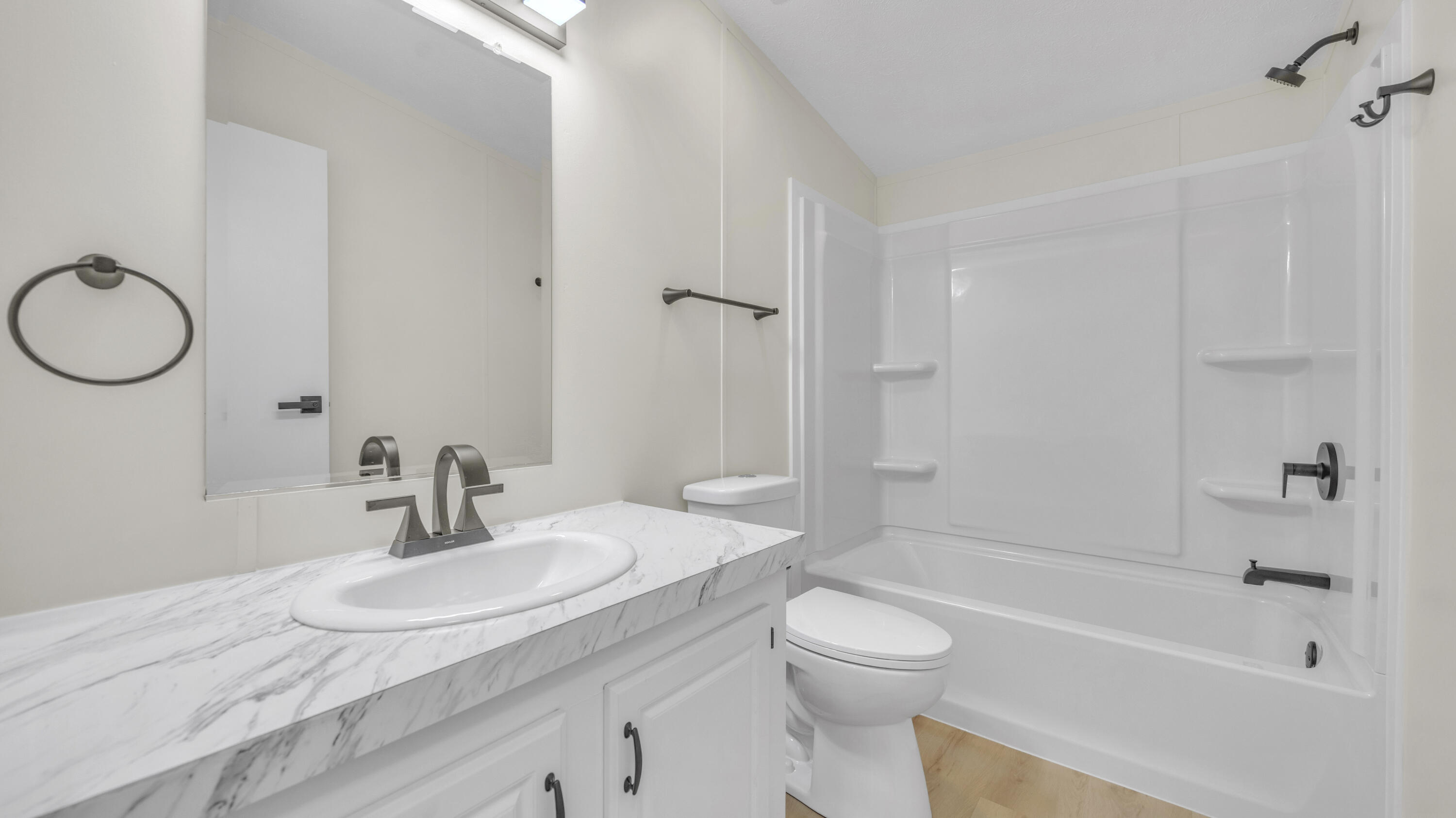 5019 Flagstone Road Sheboygan, WI 53083 - Photo 28 of 48 MAIN/FULL BATHROOM