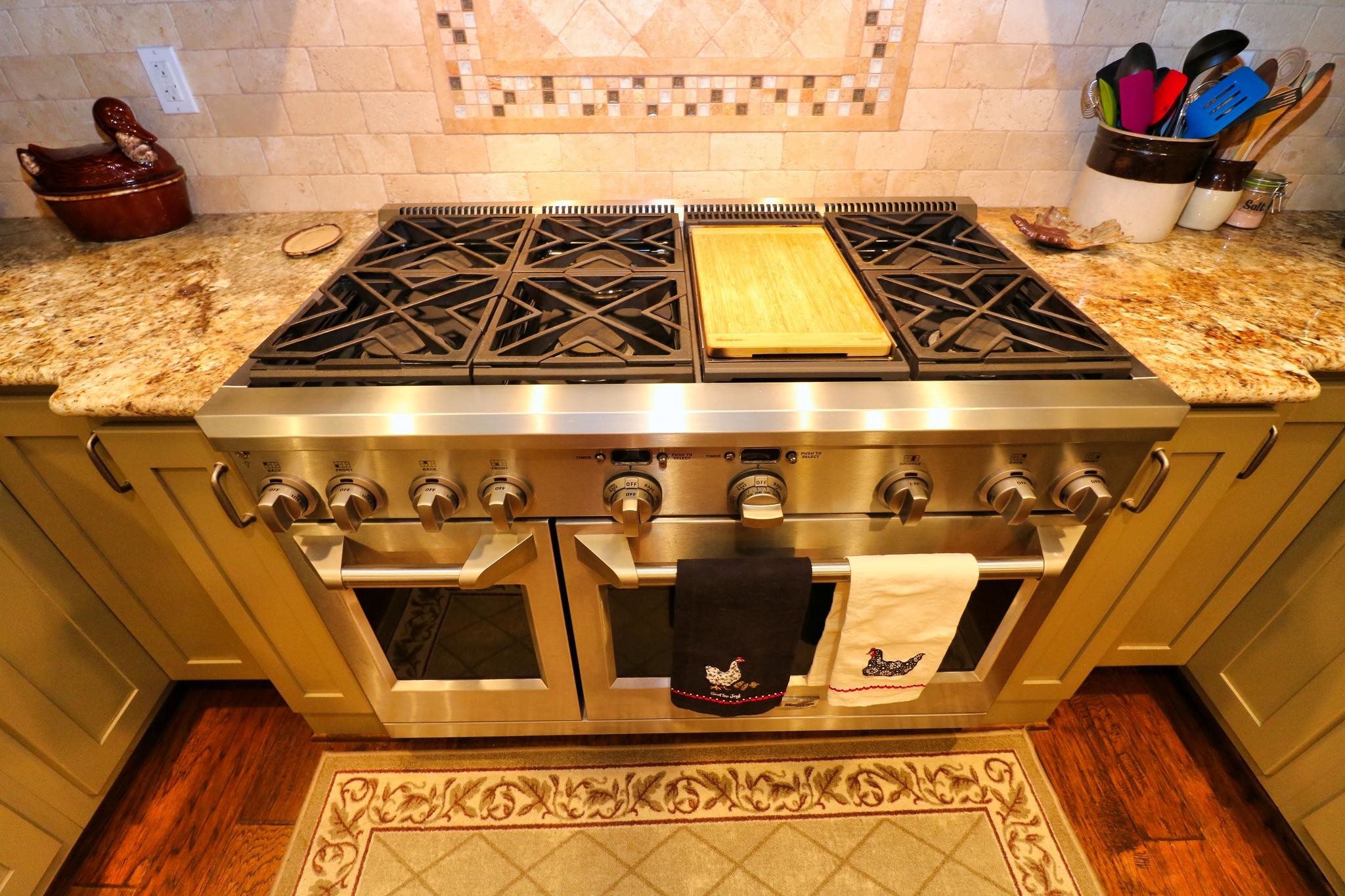 2090 Fairview Road Tellico Plains, TN 37385 - Photo 12 of 40 a close view of stove top oven