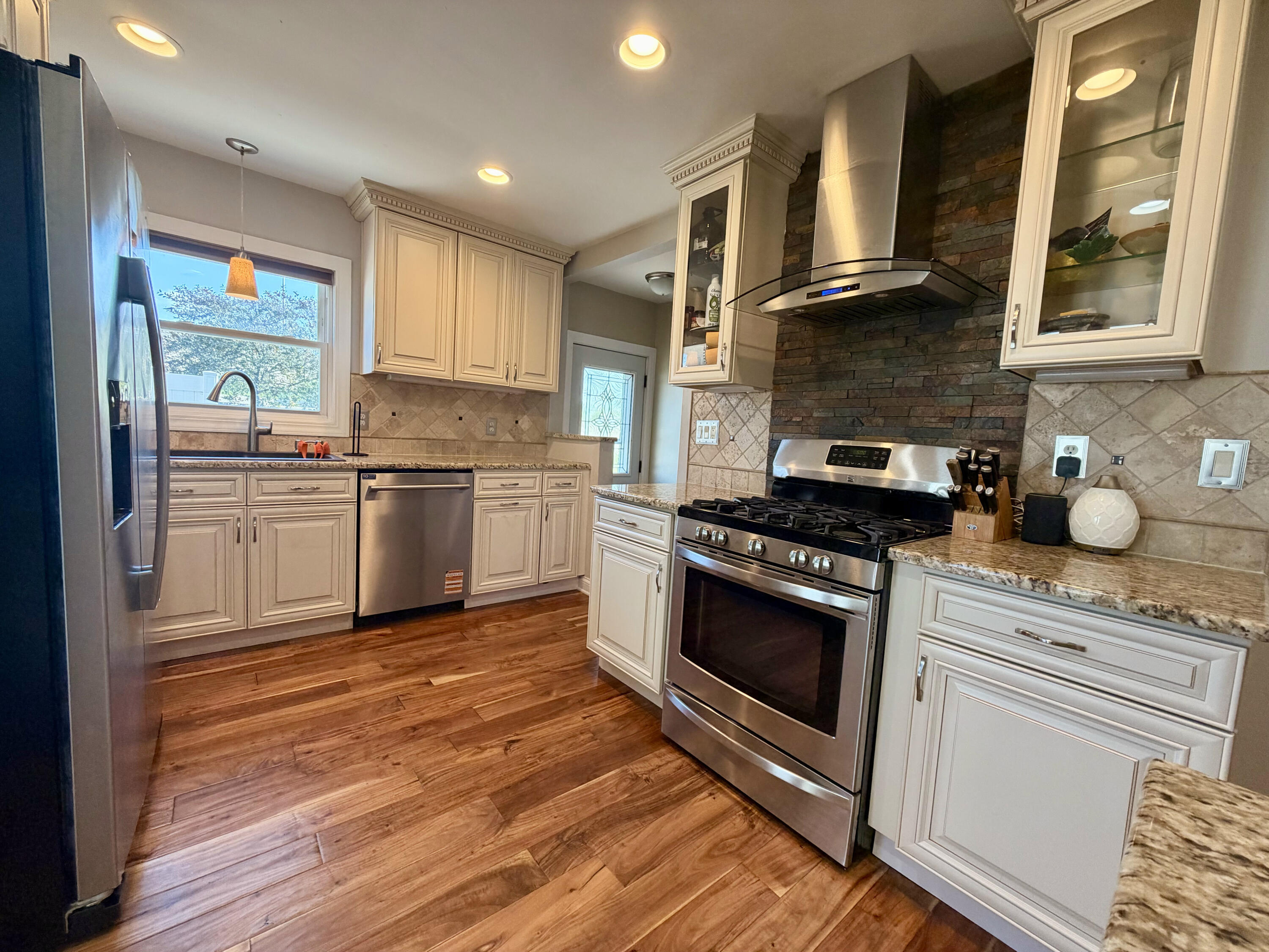 144 South 71st Street Milwaukee, WI 53214 - Photo 3 of 26 Kitchen