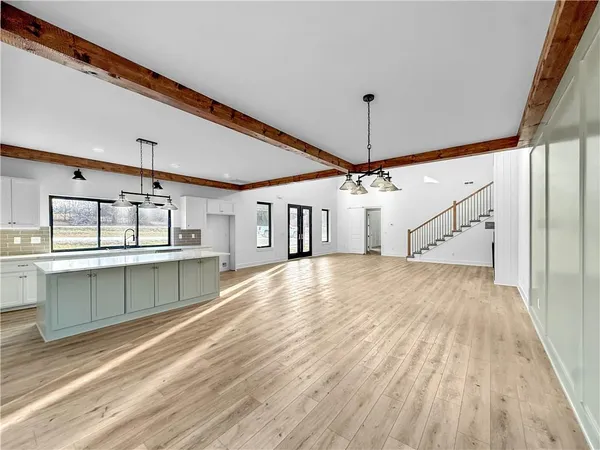 $560,000 | 127 Northwest 1050th Road, Warrensburg, MO 64093