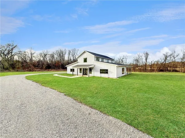 $560,000 | 127 Northwest 1050th Road, Warrensburg, MO 64093