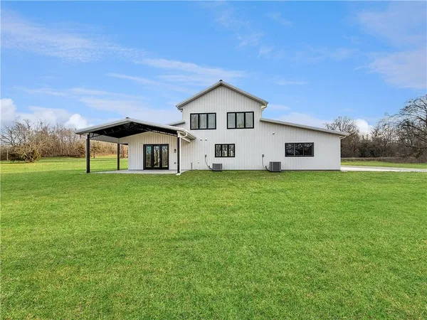 $560,000 | 127 Northwest 1050th Road, Warrensburg, MO 64093