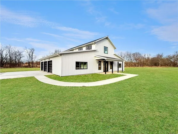 $560,000 | 127 Northwest 1050th Road, Warrensburg, MO 64093