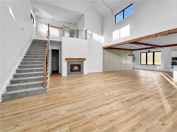 $560,000 | 127 Northwest 1050th Road, Warrensburg, MO 64093