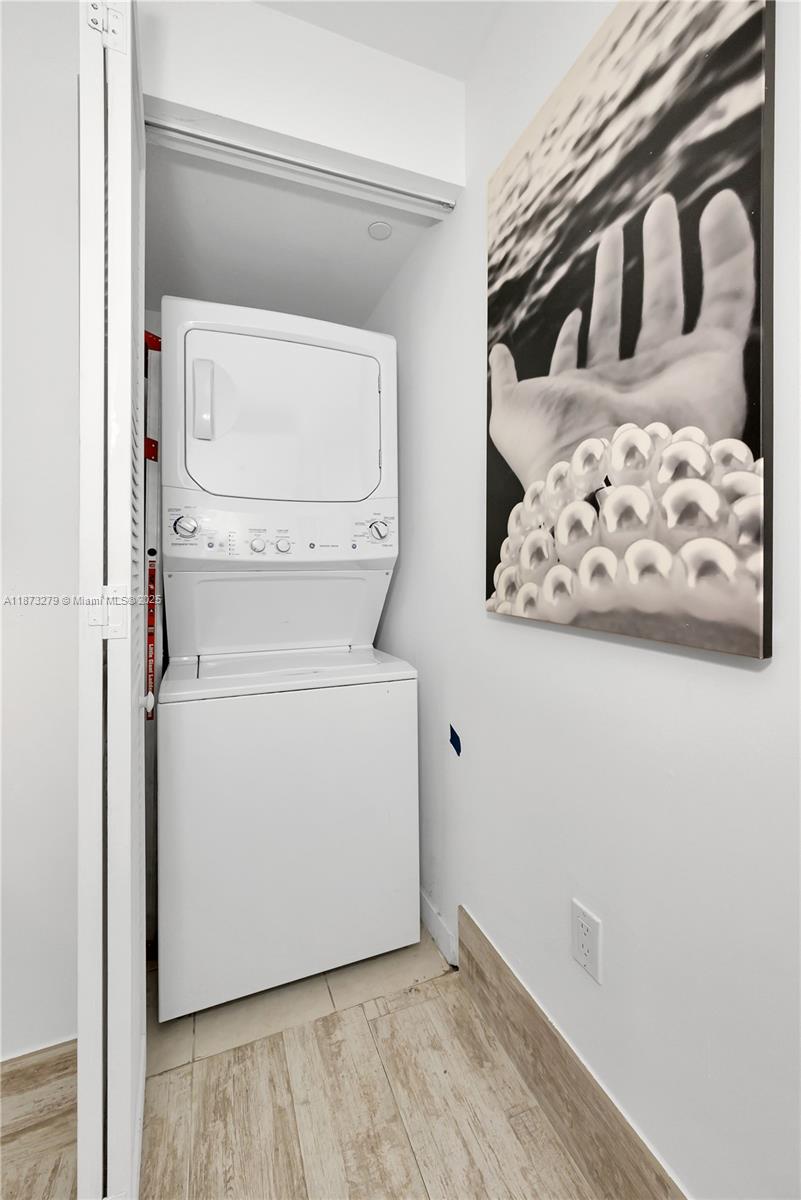 31 Southeast 6th Street, Unit 304 Miami, FL 33131 - Photo 8 of 23 a utility room with dryer and washer