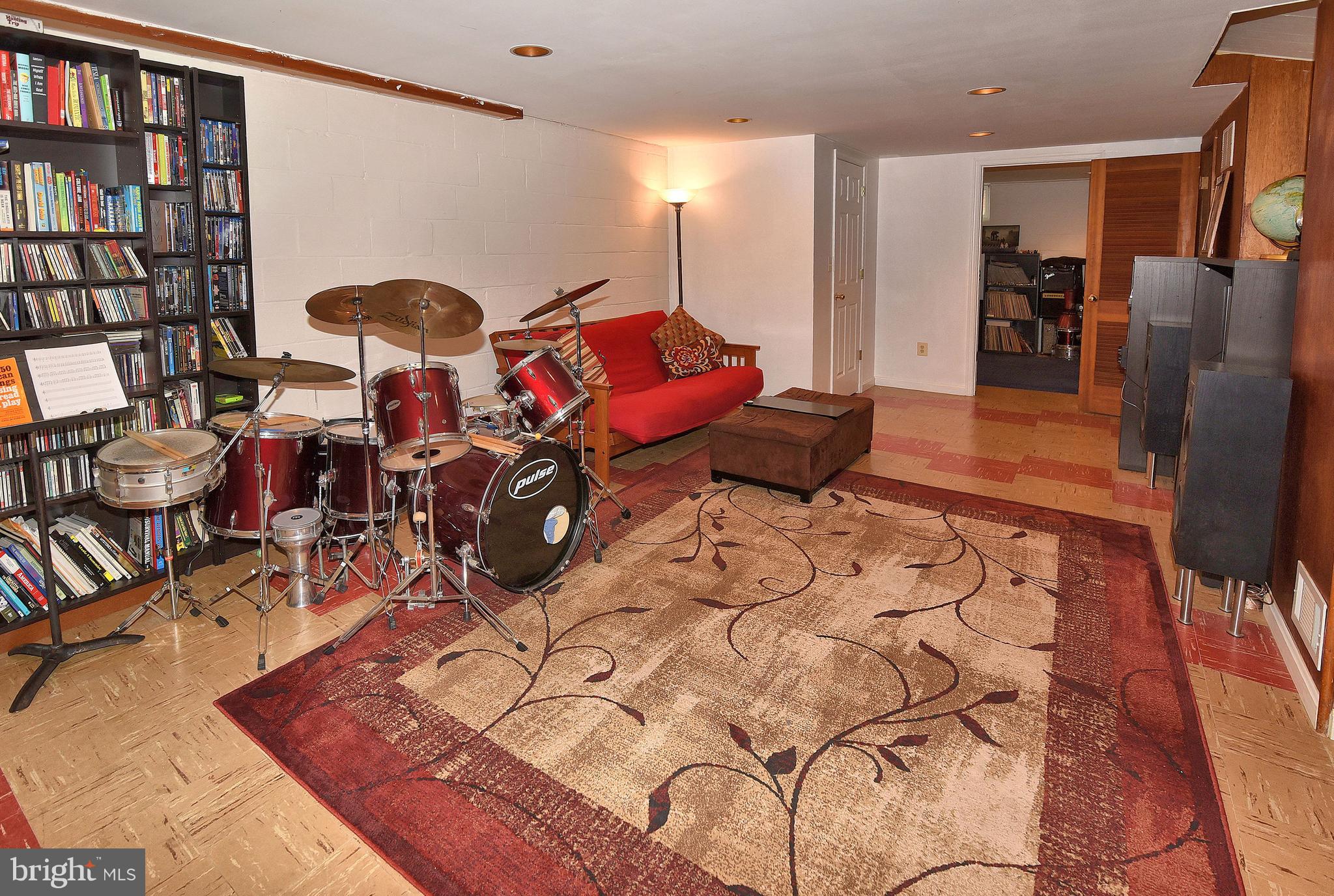 113 Gorsuch Road Lutherville-Timonium, MD 21093 - Photo 16 of 20 LL Family Room