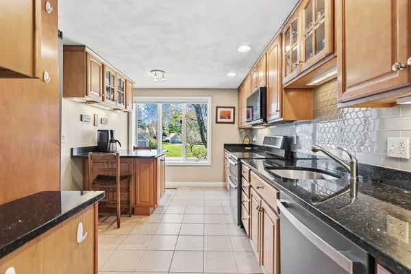 $699,900 | 5 Niblick Way, Unit 5, North Reading, MA 01864