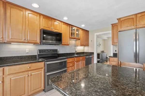 $699,900 | 5 Niblick Way, Unit 5, North Reading, MA 01864