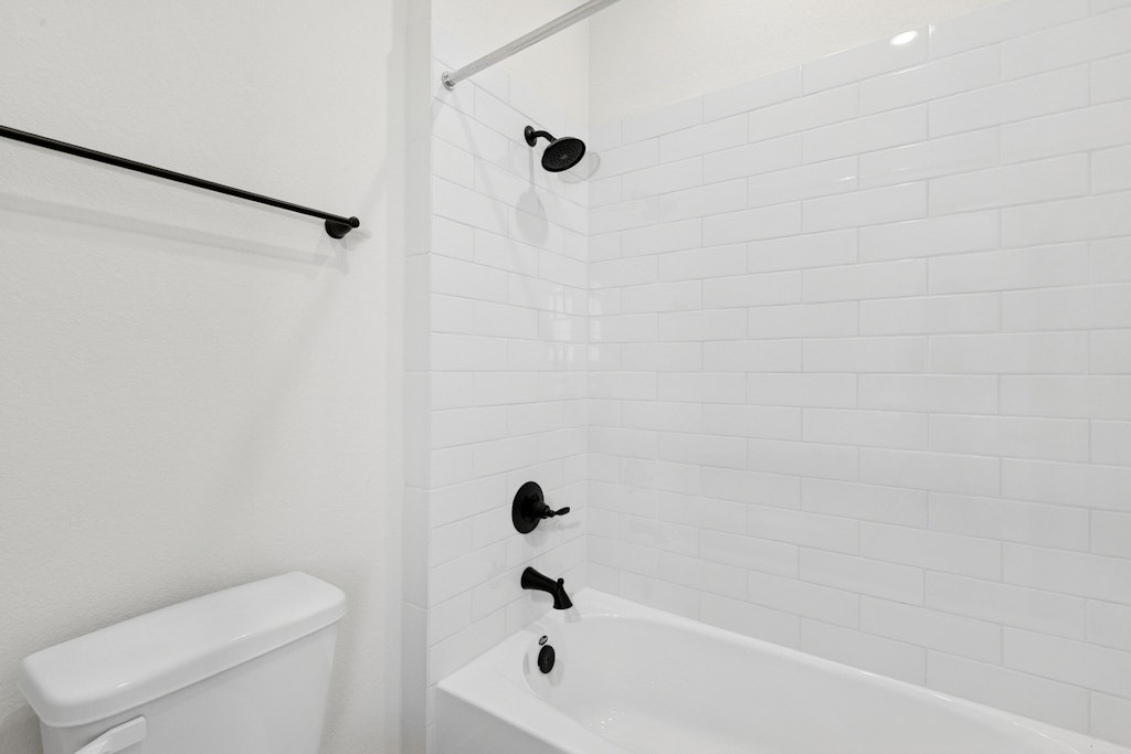 4737 Pleasant Place Round Rock, TX 78665 - Photo 10 of 30 a bathroom with a toilet and a bathtub