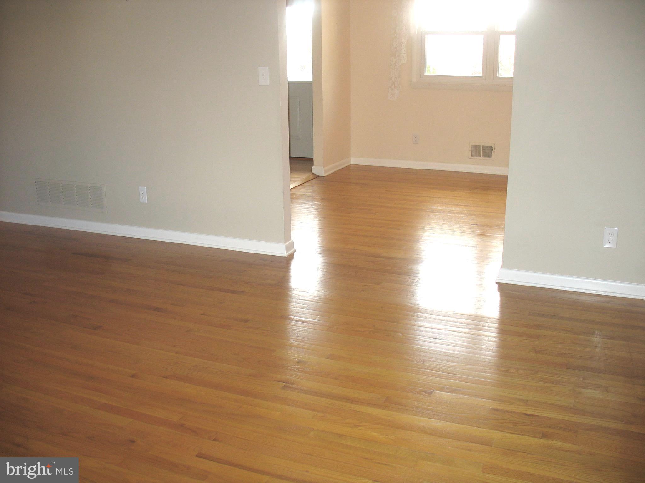 1605 Myamby Road Baltimore, MD 21286 - Photo 24 of 51 Living Room